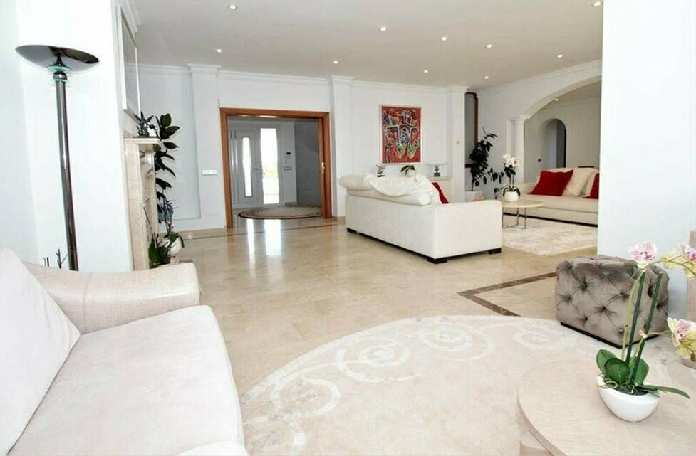 Villa for sale in Estepona 10