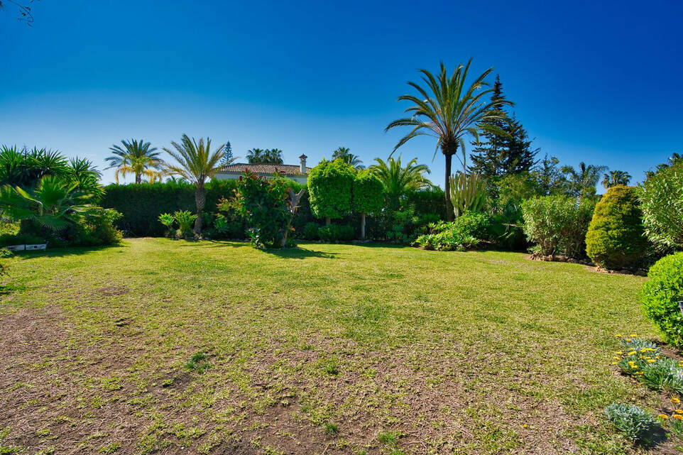 Villa for sale in Marbella - East 25