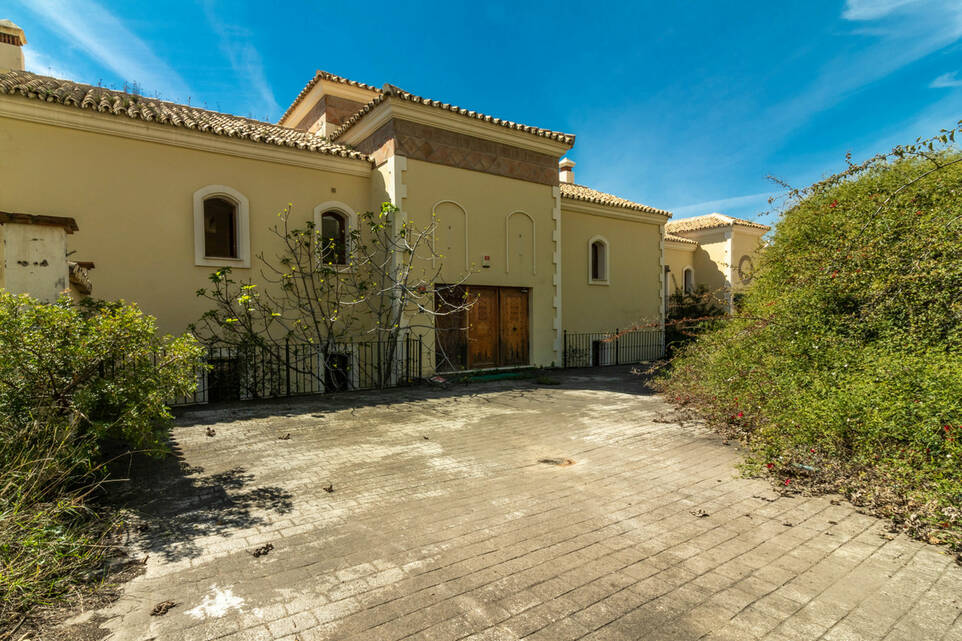 Villa for sale in Istán 2
